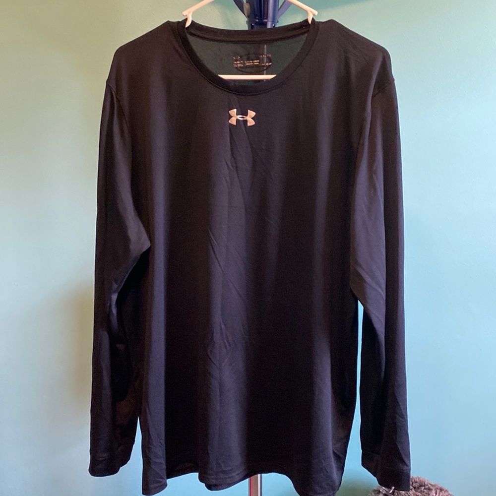 Under Armour Men’s Black long Sleeve Tee